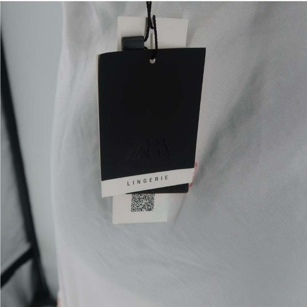 Zara White and Tan Slip - Picture 6 of 8